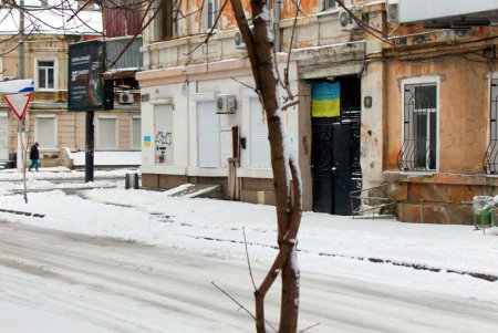 В Одессе выпал первый снег, подарив жителям города зимнее настроение и яркие кадры (фоторепортаж)