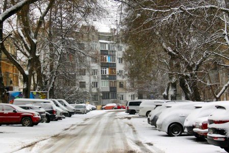 В Одессе выпал первый снег, подарив жителям города зимнее настроение и яркие кадры (фоторепортаж)