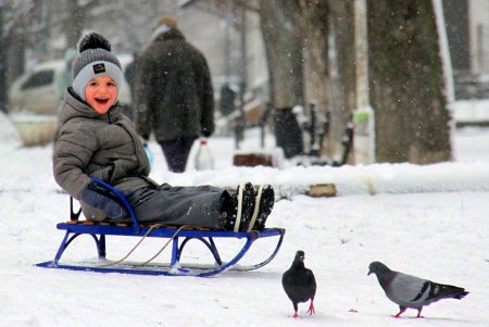 В Одессе выпал первый снег, подарив жителям города зимнее настроение и яркие кадры (фоторепортаж)