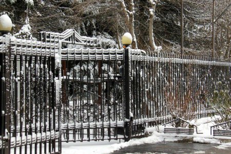 В Одессе выпал первый снег, подарив жителям города зимнее настроение и яркие кадры (фоторепортаж)