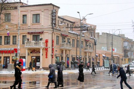 В Одессе выпал первый снег, подарив жителям города зимнее настроение и яркие кадры (фоторепортаж)