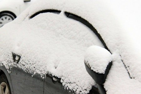 В Одессе выпал первый снег, подарив жителям города зимнее настроение и яркие кадры (фоторепортаж)