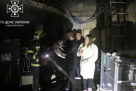 На Жуковского горел хостел: спасены более двух десятков человек (фото, видео)