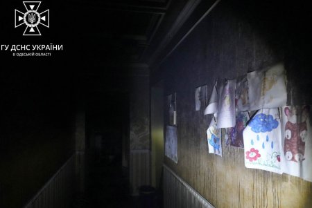 На Жуковского горел хостел: спасены более двух десятков человек (фото, видео)