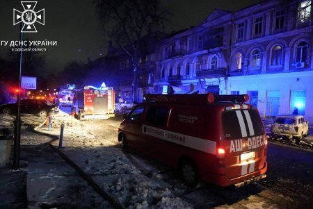 На Жуковского горел хостел: спасены более двух десятков человек (фото, видео)