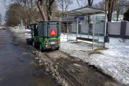 Из-за непогоды коммунальщики уже вторые сутки работают в усиленном режиме (фото)