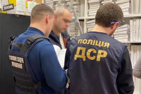 В Одессе разоблачили схему по выдаче и обновлению морских документов мужчинам, находящимся за границей (фото, видео)