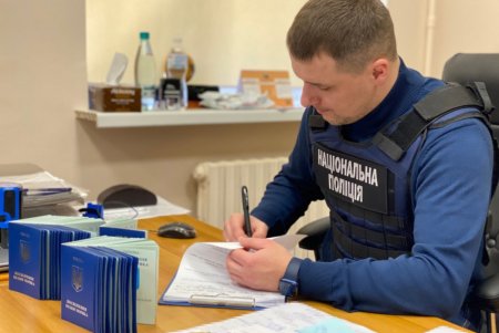 В Одессе разоблачили схему по выдаче и обновлению морских документов мужчинам, находящимся за границей (фото, видео)