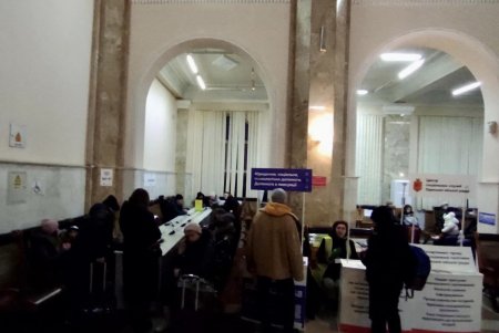 Одесский железнодорожный вокзал работает в штатном режиме: составы отправляются и прибывают по графику (фото)