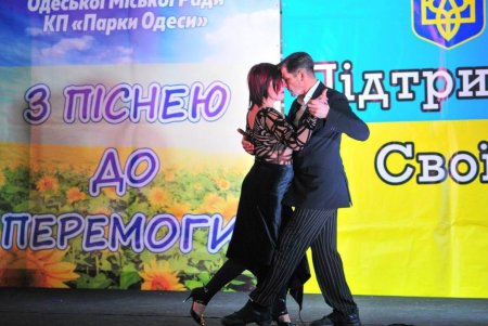 В Одессе прошел благотворительный концерт в рамках акций «С песней к Победе» и «Поддержи своих» для переселенцев (фото)