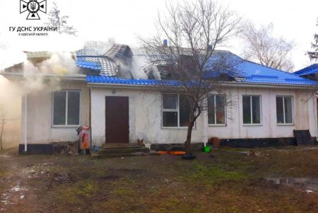 В Подольском районе горела крыша амбулатории (фото, видео)