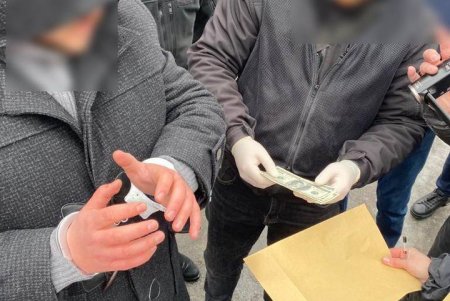 Помощник судьи в Одесской области за деньги «сливал» сведения о принятии решений об обысках (фото)