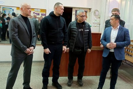 «Ноутбук каждому учителю»: в Одесской области педагогам передают еще почти семь тысяч гаджетов