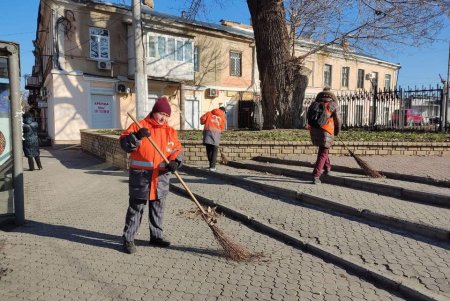 «Чистый четверг»: сотрудники ЖКС «Фонтанский» навели порядок на шести улицах города (фото)