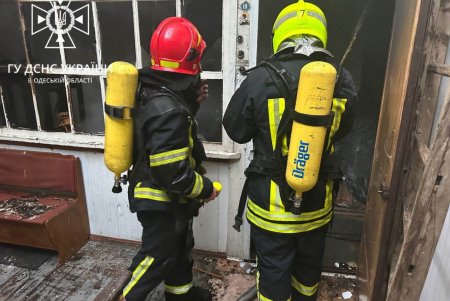 На Дерибасовской загорелась коммунальная квартира: при тушении пожара был спасен хозяин и его домашний питомец (фото, видео)  