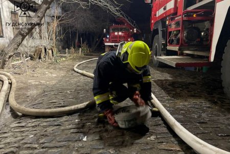 На Раскидайловской горела крыша двухэтажного жилого дома (фото, видео)