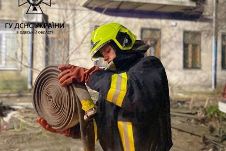 На Раскидайловской горела крыша двухэтажного жилого дома (фото, видео)