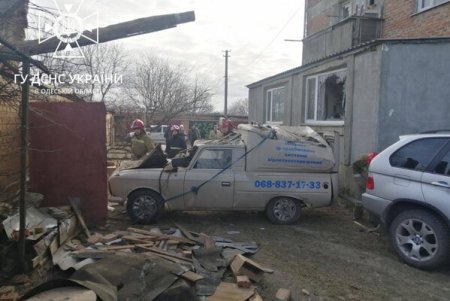 В Подольском районе от взрыва легкового автомобиля в близлежащих домах повылетали стекла (фото)