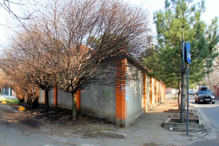 Частный сектор, современные здания и старинная остановка переулка Леваневского (фоторепортаж)  