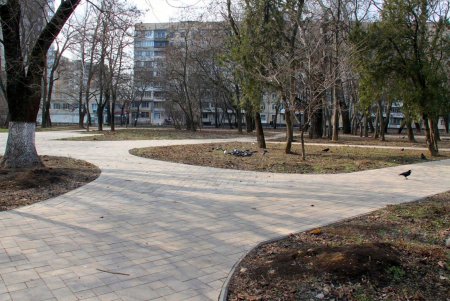 Частный сектор, современные здания и старинная остановка переулка Леваневского (фоторепортаж)  