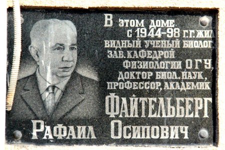 Частный сектор, современные здания и старинная остановка переулка Леваневского (фоторепортаж)  