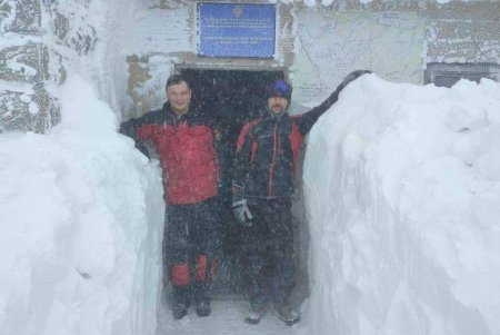Одесситам на заметку: в горах сложные погодные условия – метель и снег (фото)
