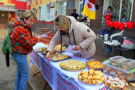 В роддоме № 7 провели ярмарку в поддержку ВСУ (фоторепортаж)