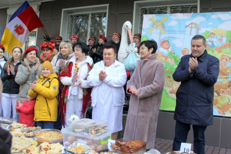 В роддоме № 7 провели ярмарку в поддержку ВСУ (фоторепортаж)