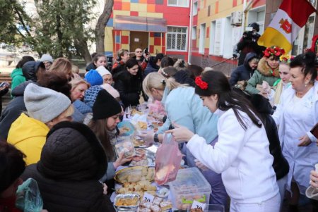 В Одессе на благотворительной ярмарке собрали около 50 тысяч гривен для ВСУ (фото)