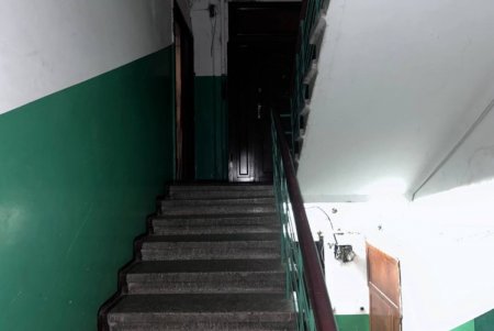 Ранее судимый житель Днепра на Маразлиевской ограбил и порезал ножом одессита в его квартире (фото, видео)