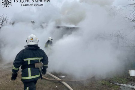 В Белгород-Днестровском районе сгорел гараж вместе с автомобилем (фото, видео)