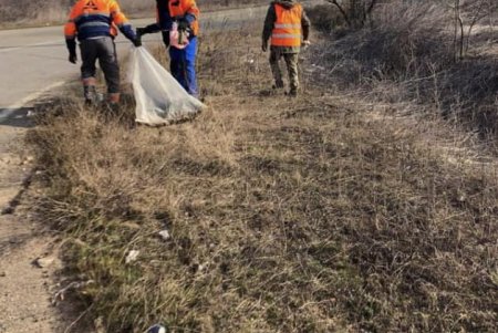 Одесские дорожники приступили к устранению последствий зимнего периода (фото)