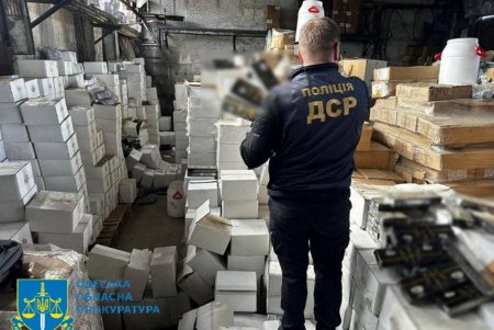 В Одесской области раскрыли группировку, производившую контрафактные духи под видом известных брендов (фото)