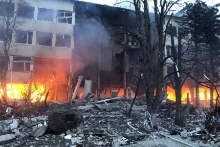Ночью враг выпустил по территории Украины 81 ракету: погибли люди, пострадали объекты критической инфраструктуры и жилые дома (фоторепортаж)