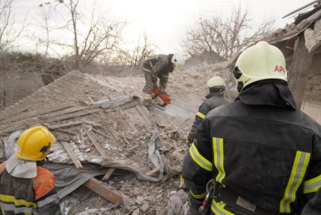 Ночью враг выпустил по территории Украины 81 ракету: погибли люди, пострадали объекты критической инфраструктуры и жилые дома (фоторепортаж)