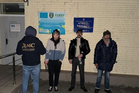 Троих нелегалов из Туркменистана и Азербайджана повторно выявили в центре Одессы (фото)