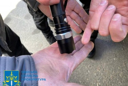 Одесский таможенник требовал у предпринимателей взятку в 1200 долларов США за то, что не создаст им искусственных проблем (фото)