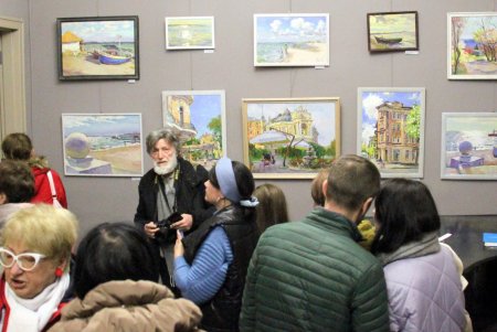 Одесситам предлагают полюбоваться красотами родного города на выставке «Весна на склонах Одессы» (фоторепортаж)