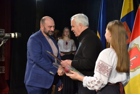 Городские власти поздравили коммунальщиков с профессиональным праздником (фото)