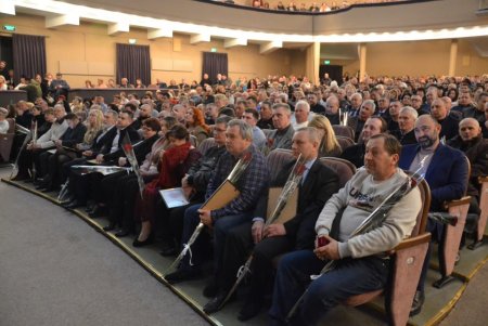 Городские власти поздравили коммунальщиков с профессиональным праздником (фото)