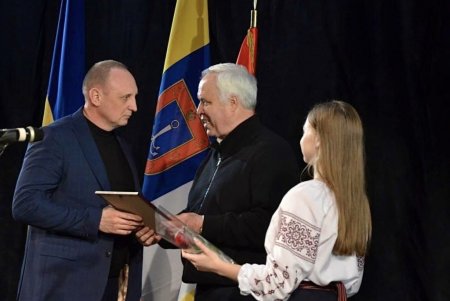 Городские власти поздравили коммунальщиков с профессиональным праздником (фото)