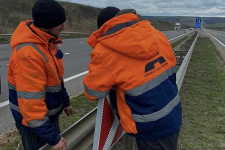 На трассах региона после зимы проводят ямочный ремонт, очищают дорожные знаки и системы водоотведения