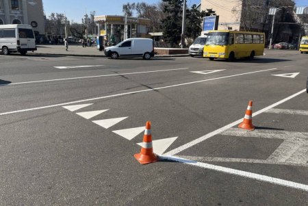 На Привокзальной площади обновили дорожную разметку (фото, видео)
