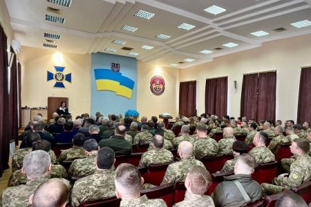 Мэр Одессы вручил сотрудникам СБУ почетные городские награды (фото)