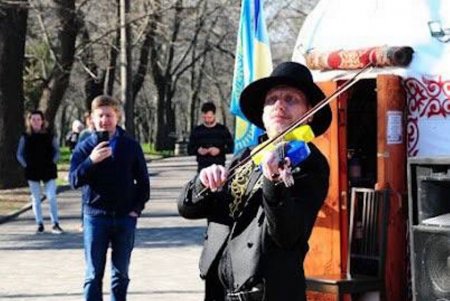 «С песней к Победе»: в парке Шевченко провели международный казахский праздник (фото)