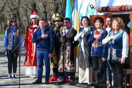 «С песней к Победе»: в парке Шевченко провели международный казахский праздник (фото)