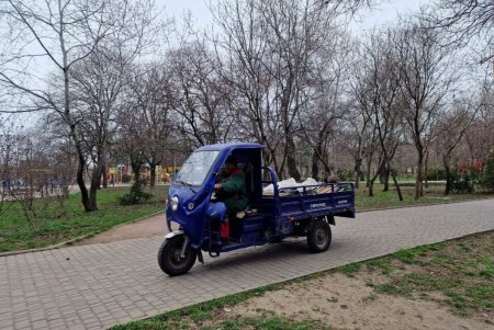 Одесские коммунальщики провели большую уборку на двух основных зеленых локациях города (фото)
