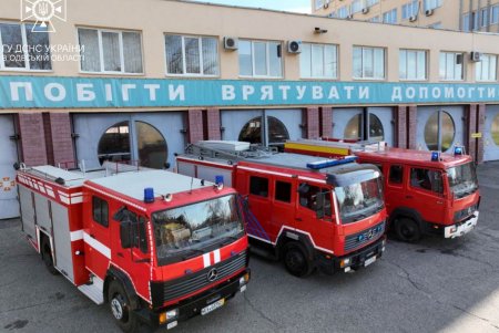 Спасатели Одесской области получили три пожарных автомобиля в рамках благотворительной помощи (фото)
