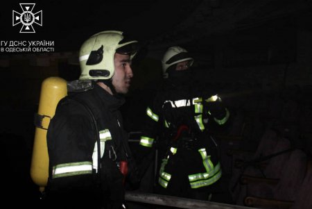Одесские спасатели ликвидировали пожар в Украинском театре (фото, видео)