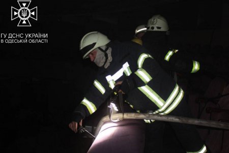 Одесские спасатели ликвидировали пожар в Украинском театре (фото, видео)